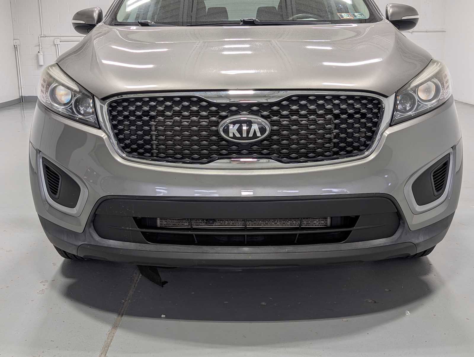 Used 2018 Kia Sorento LX image 2