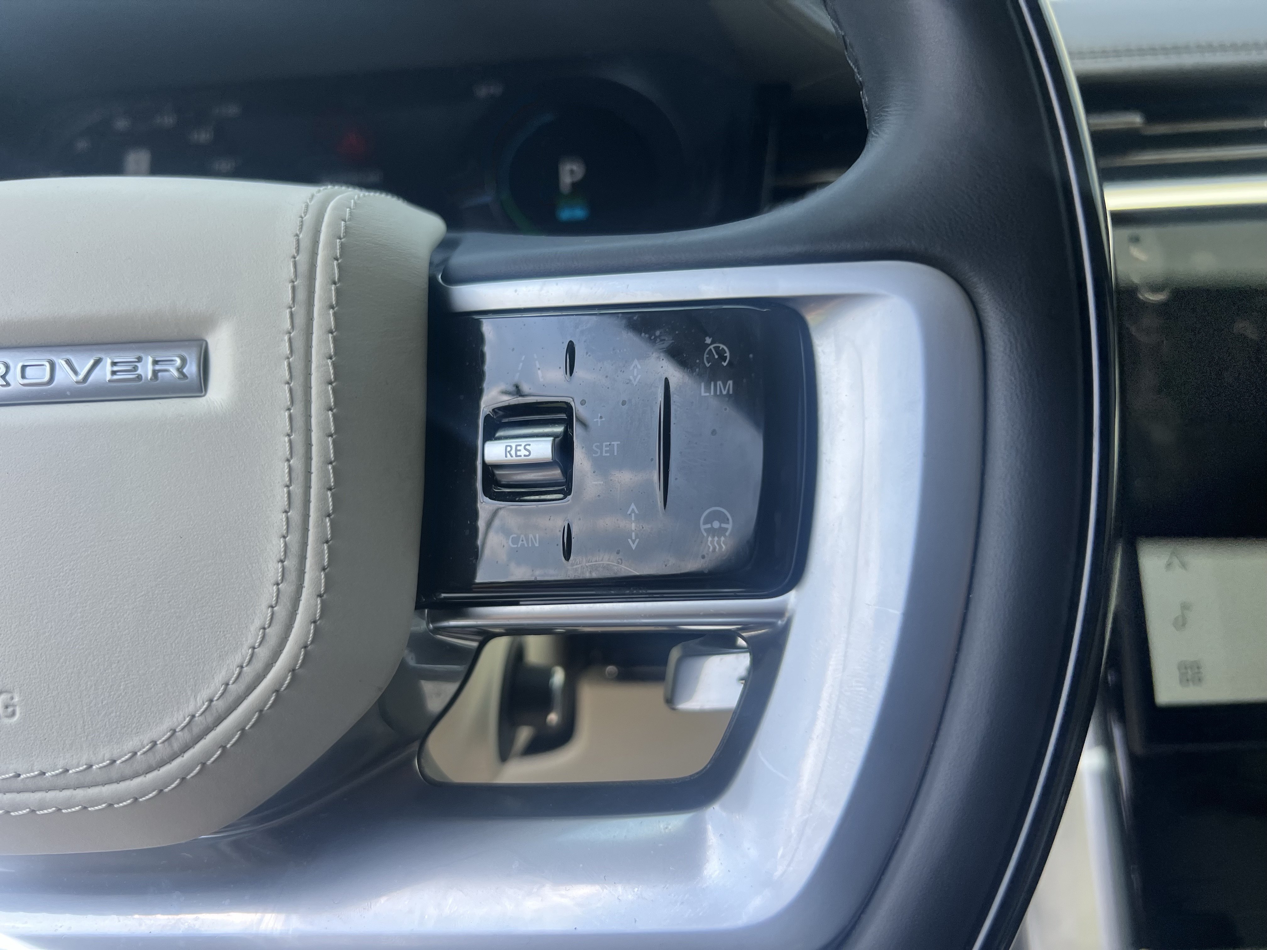 Certified 2025 Land Rover Range Rover SE AWD/4WD image 24