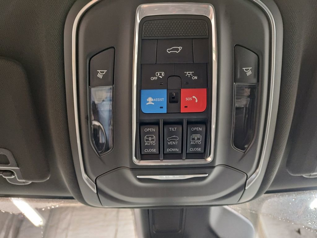 New 2025 Jeep Grand Cherokee L Limited w/ Black Appearance Package AWD/4WD image 23