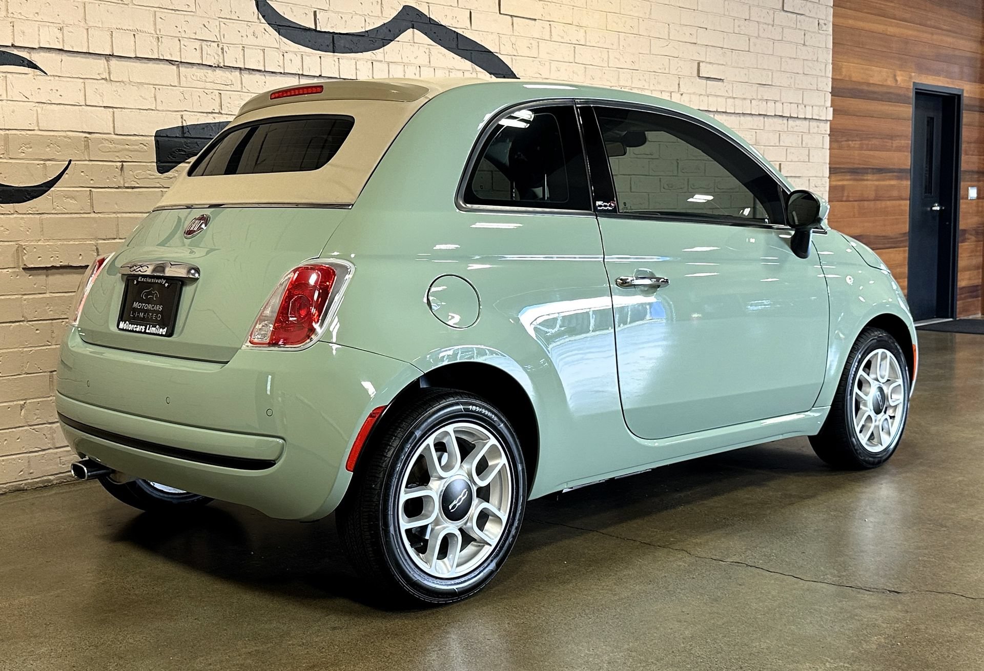 Used 2015 FIAT 500 Pop FWD image 6