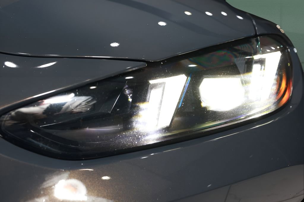 Used 2025 BMW M4 Coupe w/ Executive Package image 36