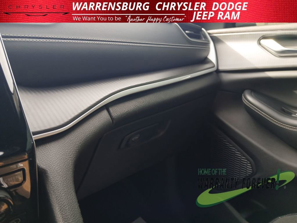 Used 2024 Jeep Grand Cherokee L Altitude image 26