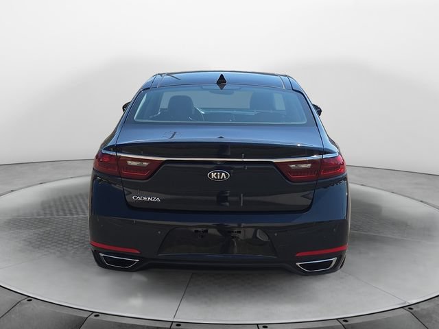 Used 2017 Kia Cadenza Premium w/ Luxury Package FWD image 4
