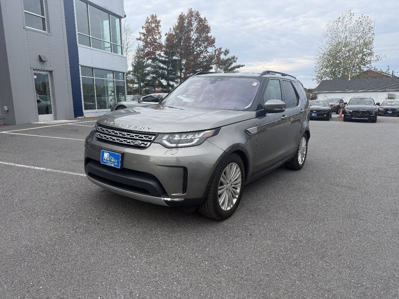 Used 2020 Land Rover Discovery HSE Luxury AWD/4WD image 2