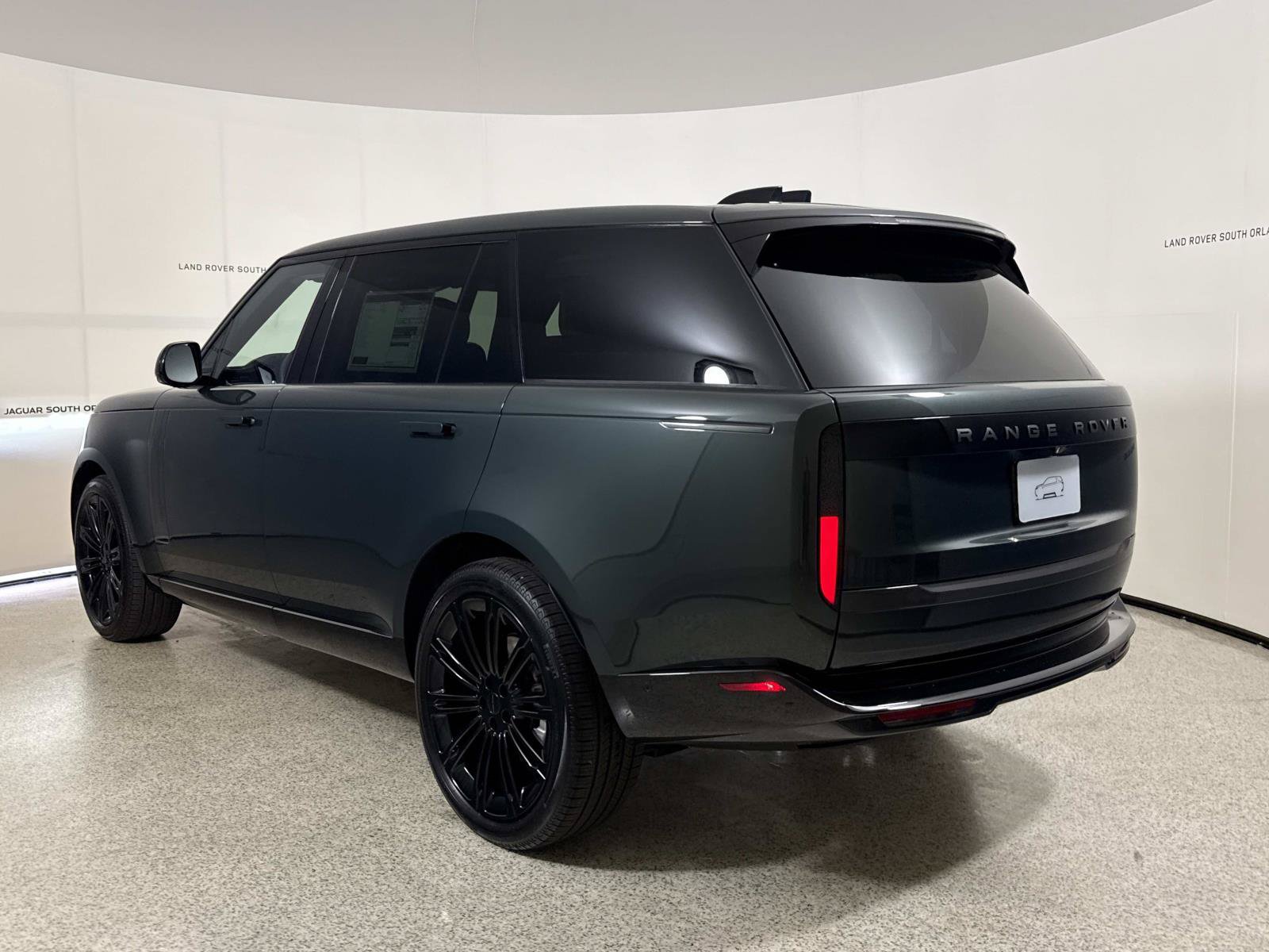 New 2026 Land Rover Range Rover Long Wheelbase SE AWD/4WD image 3