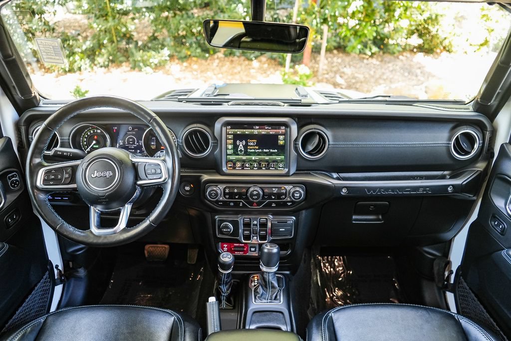 Used 2022 Jeep Wrangler Unlimited Rubicon 4xe w/ Cold Weather Group AWD/4WD image 12