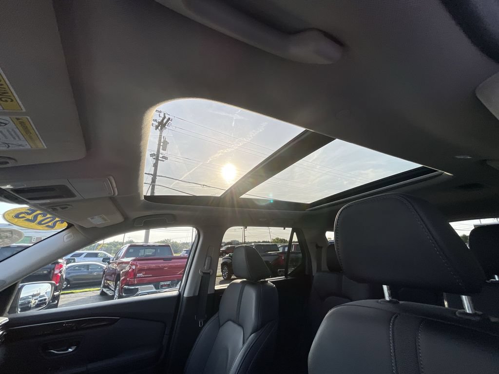 Used 2025 Honda Pilot Touring image 18