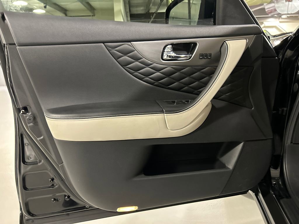 Used 2017 INFINITI QX70 AWD w/ Limited Package image 9