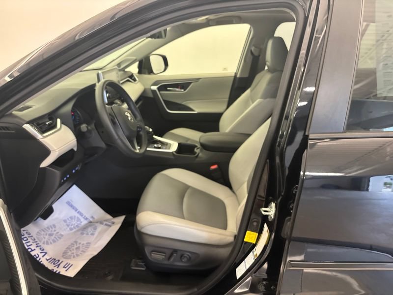 Used 2022 Toyota RAV4 XLE Premium AWD/4WD image 23