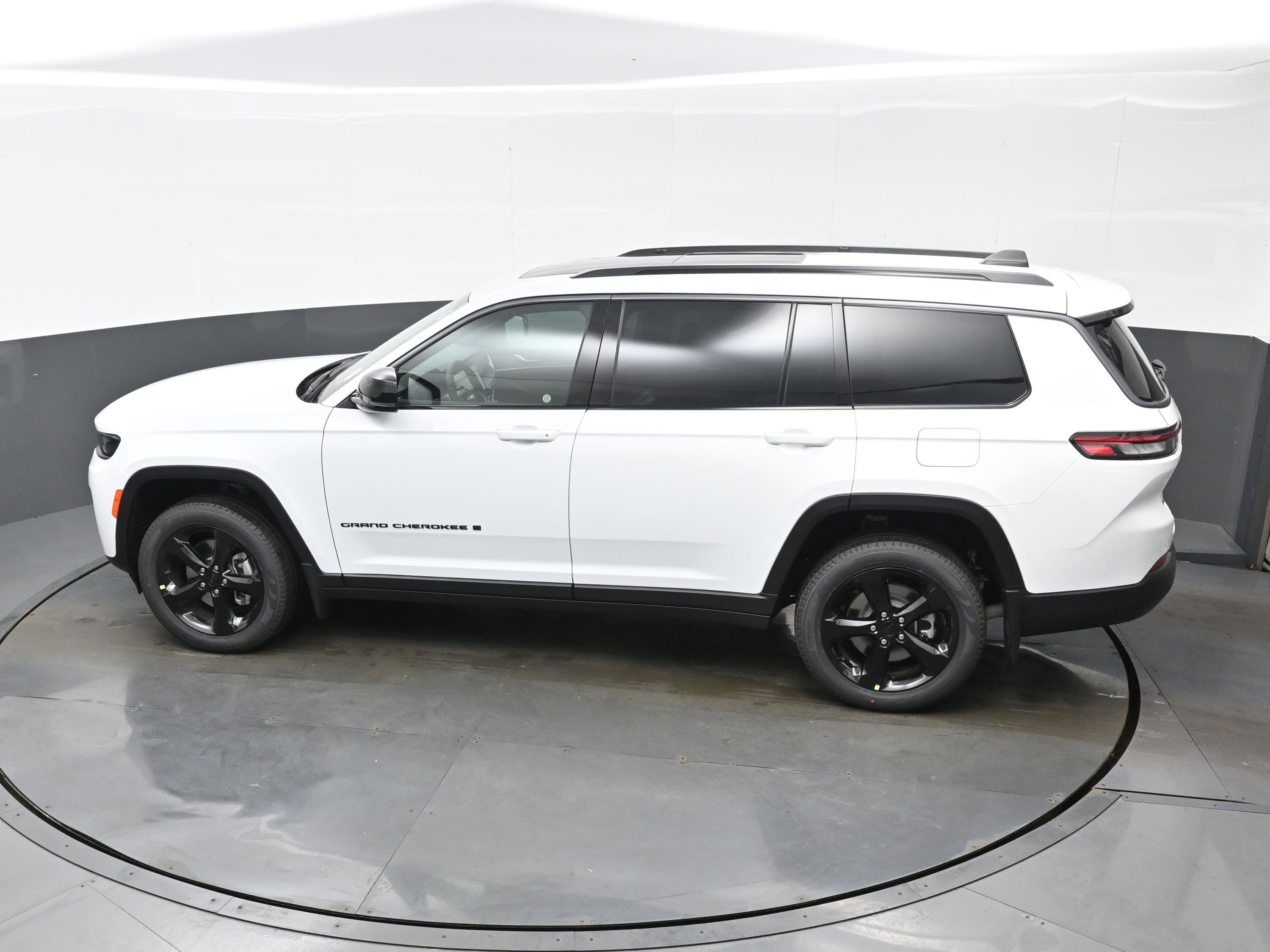 New 2026 Jeep Grand Cherokee L Limited w/ Limited Altitude Package AWD/4WD image 20