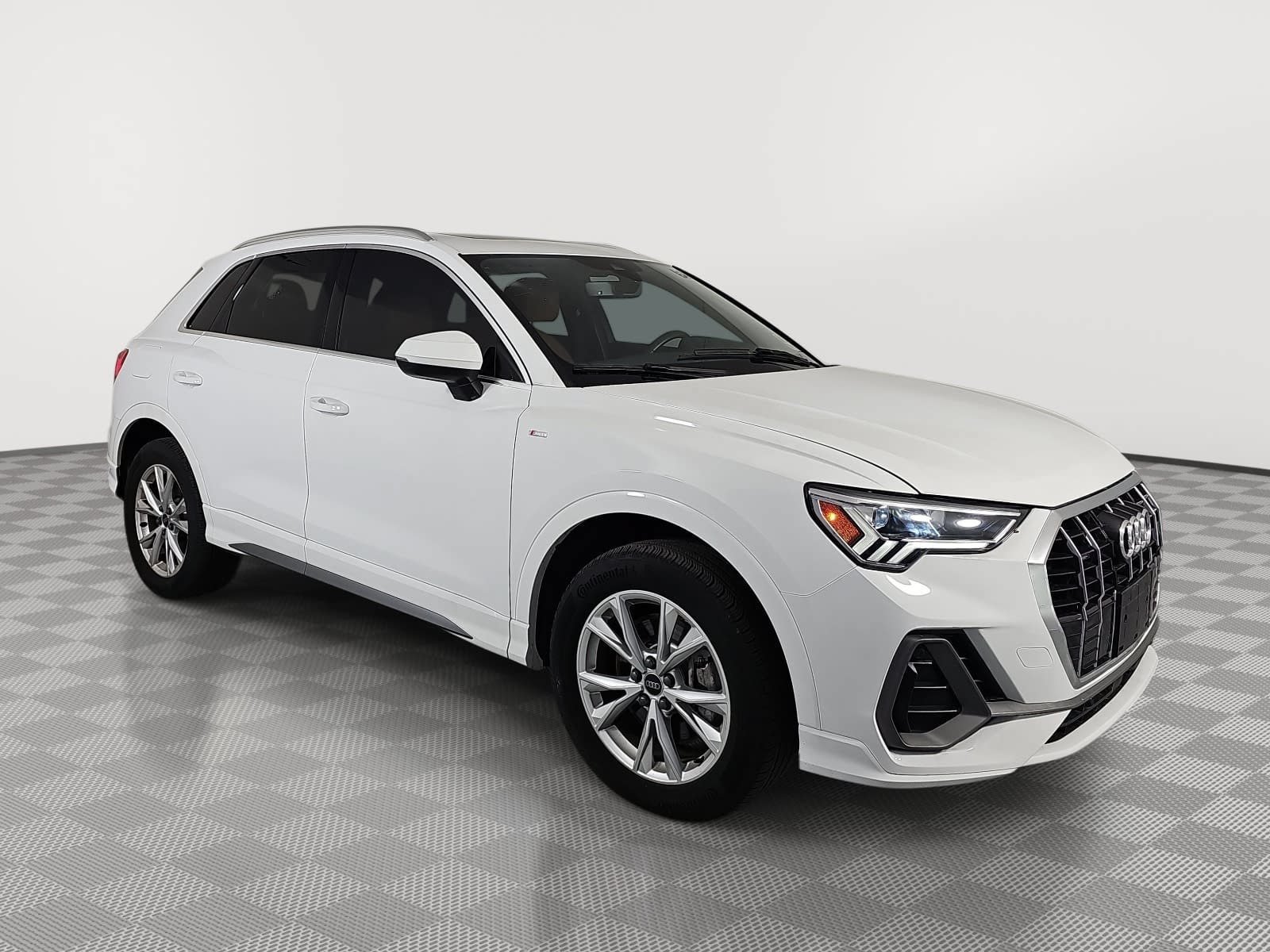 Used 2025 Audi Q3 2.0T Premium w/ Convenience Package AWD/4WD image 2