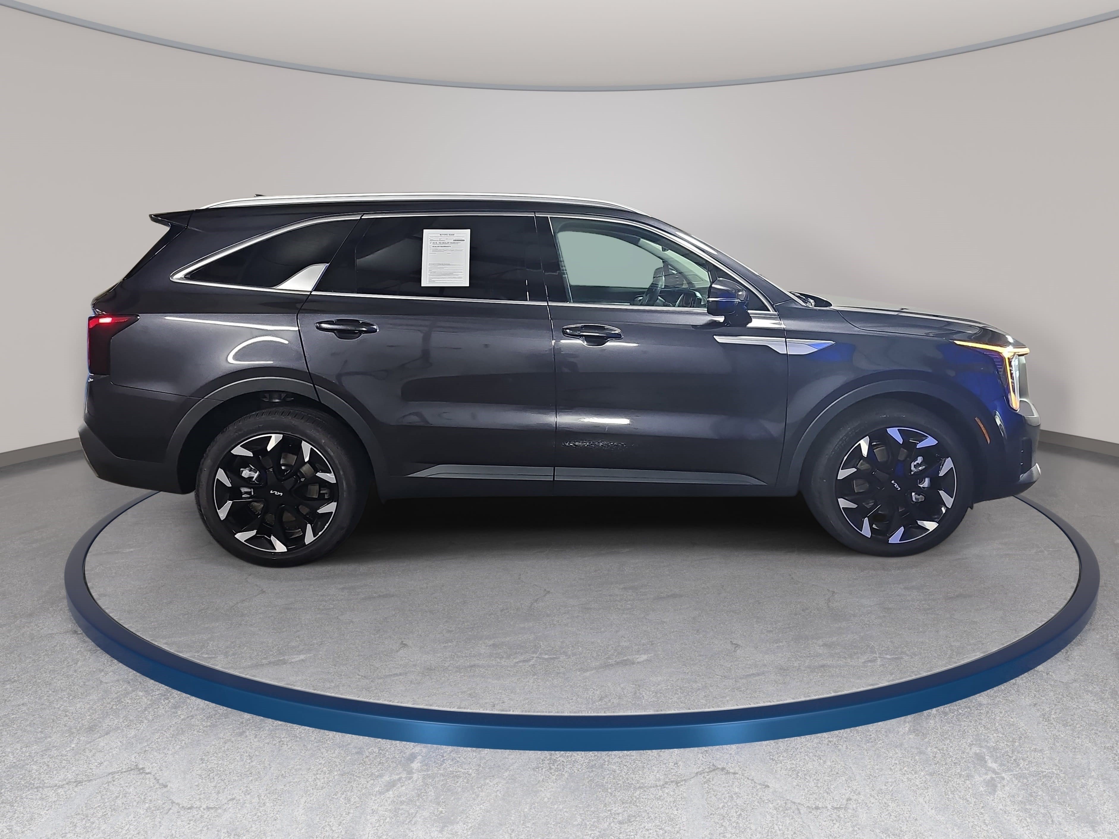Used 2025 Kia Sorento EX w/ Panoramic Sunroof Package FWD image 4