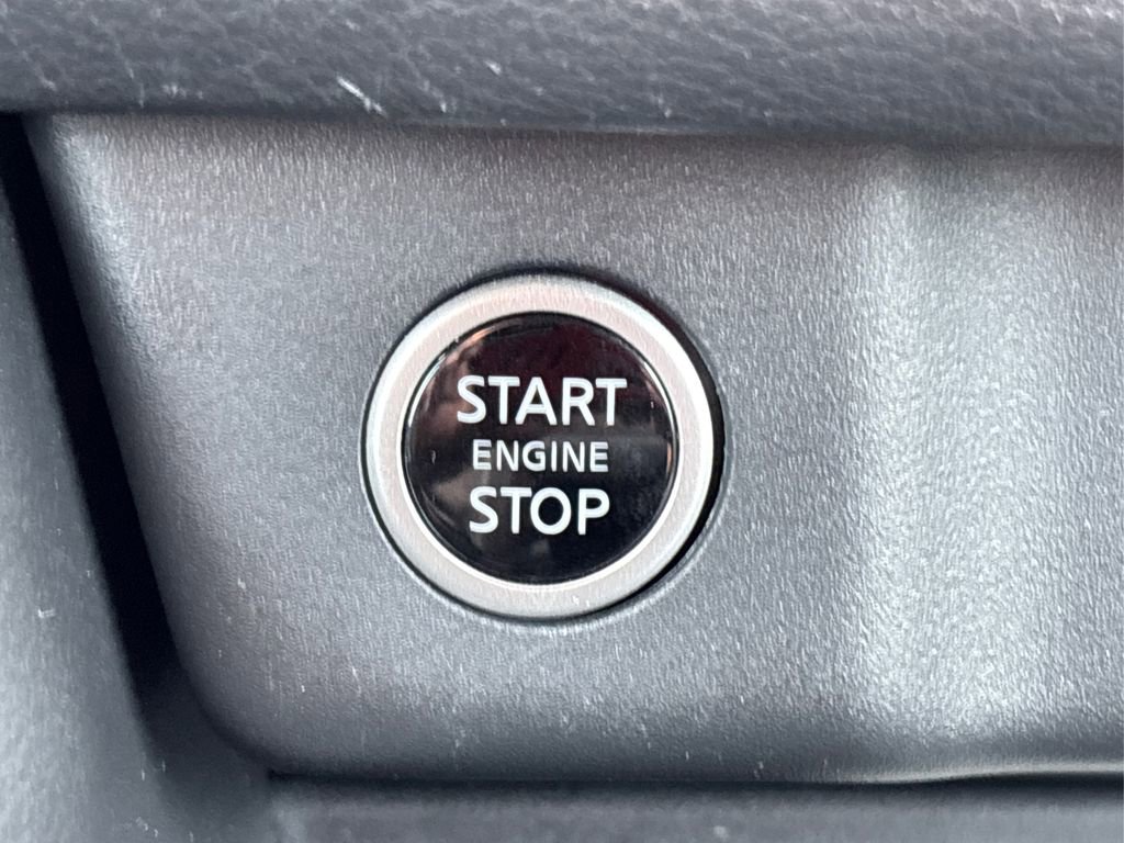 Used 2023 Nissan Rogue S image 29