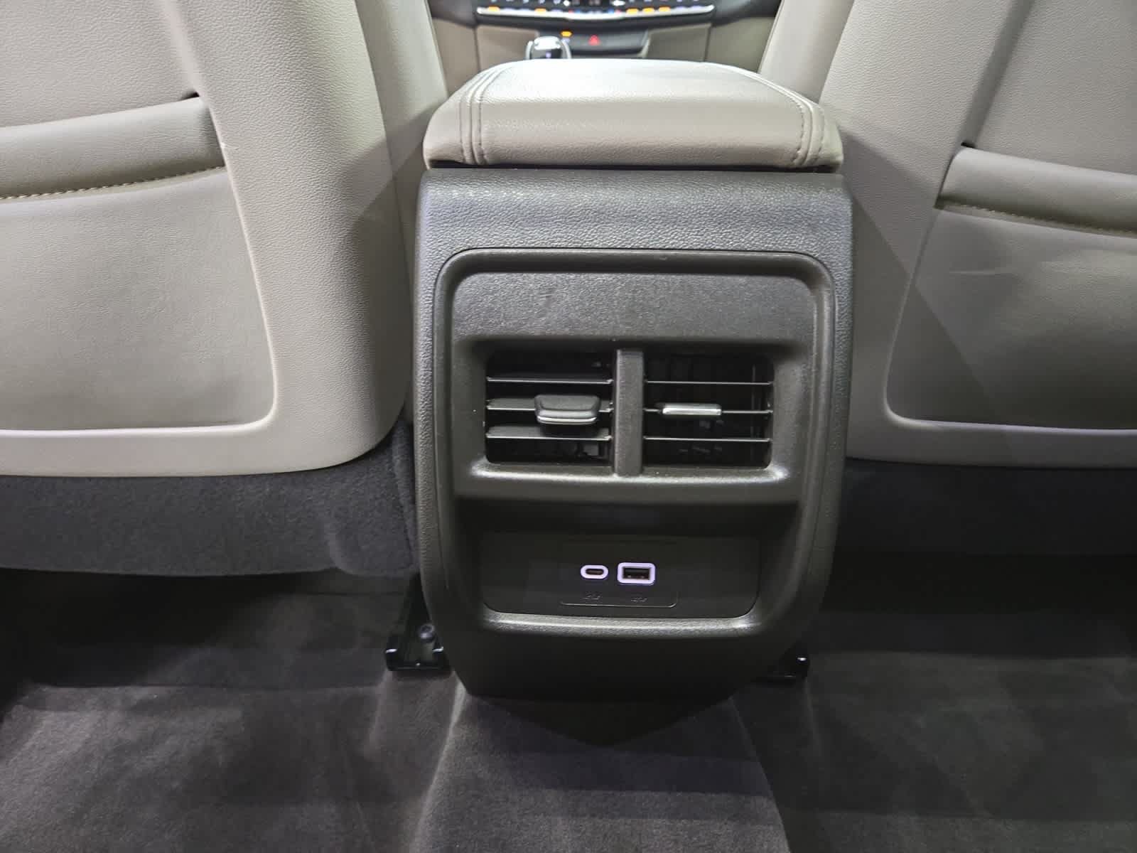 Used 2022 Cadillac XT4 Luxury AWD/4WD image 30