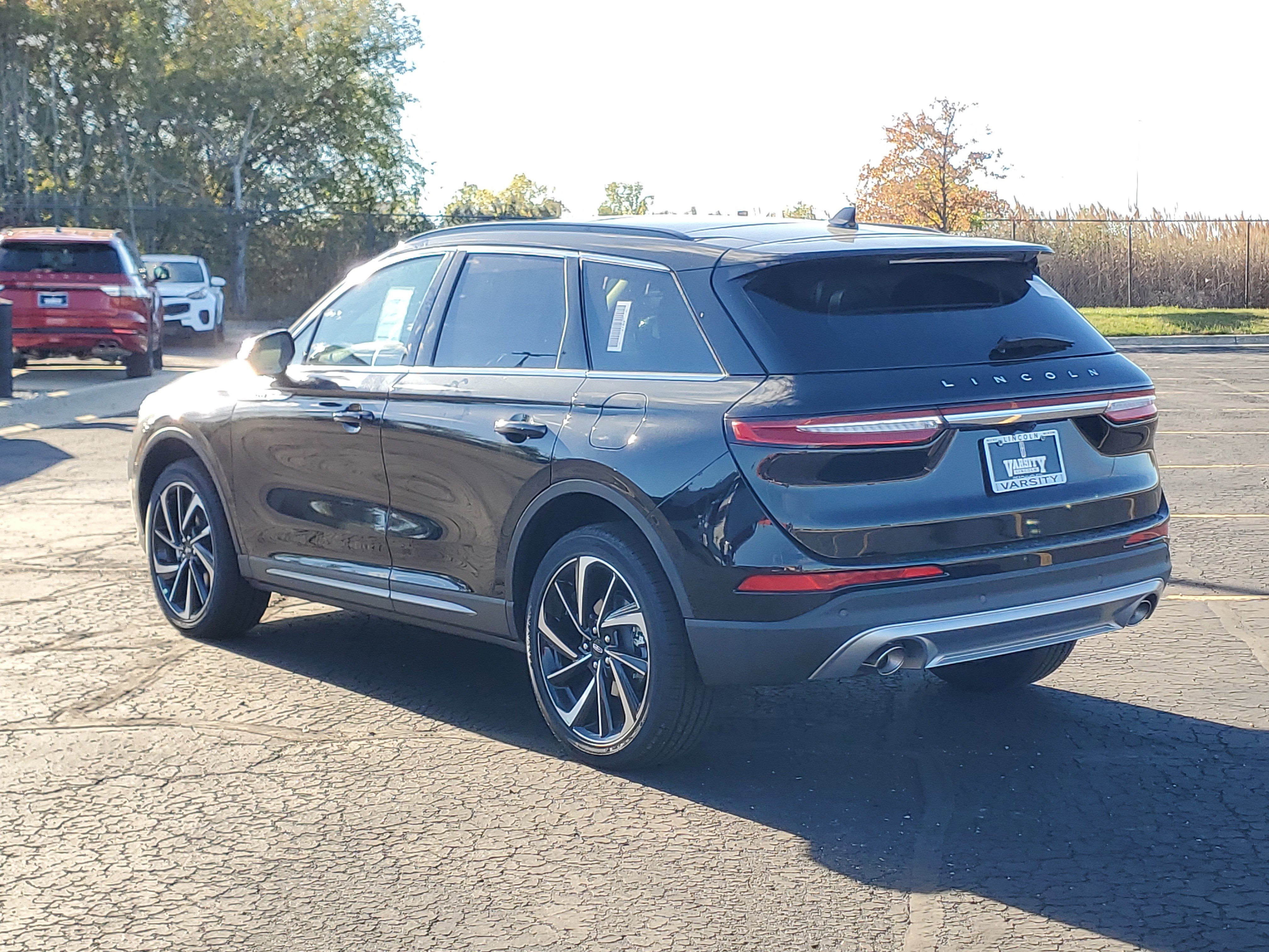 New 2025 Lincoln Corsair Reserve image 3