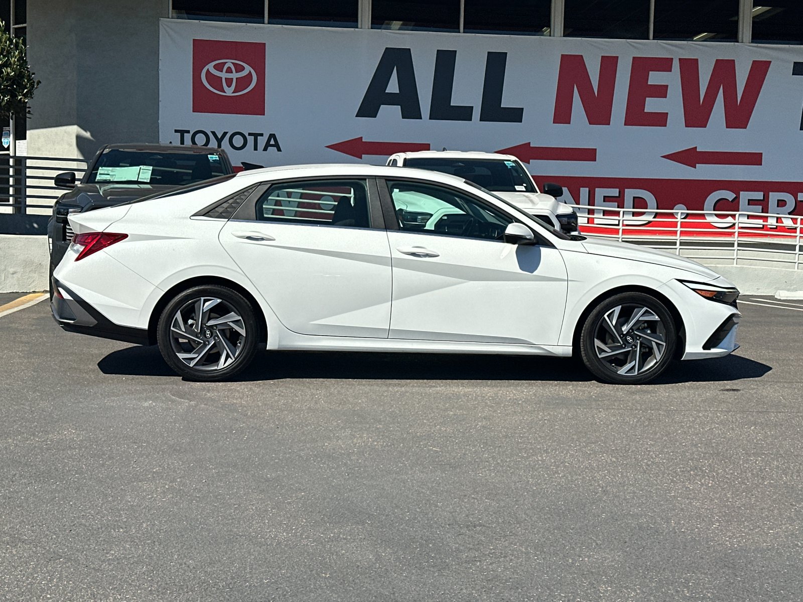 Used 2024 Hyundai Elantra Limited FWD image 6