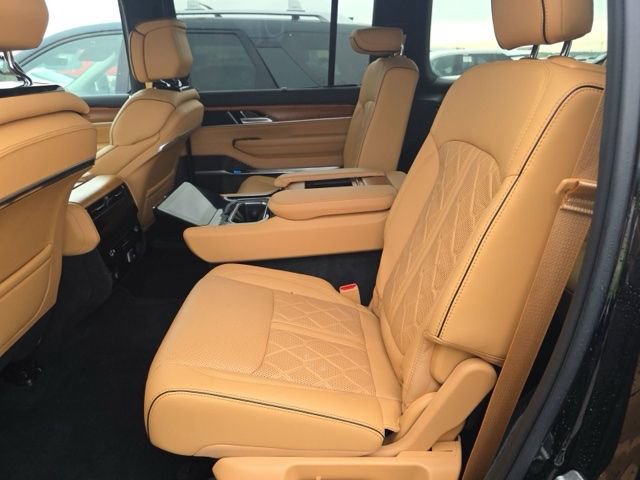 Used 2025 Jeep Grand Wagoneer Series III AWD/4WD image 12