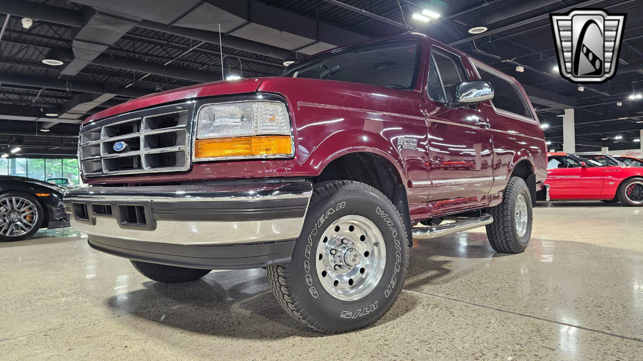 Used 1996 Ford Bronco XLT image 2