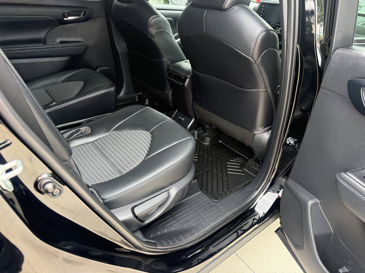 Used 2021 Toyota Highlander XSE AWD/4WD image 28
