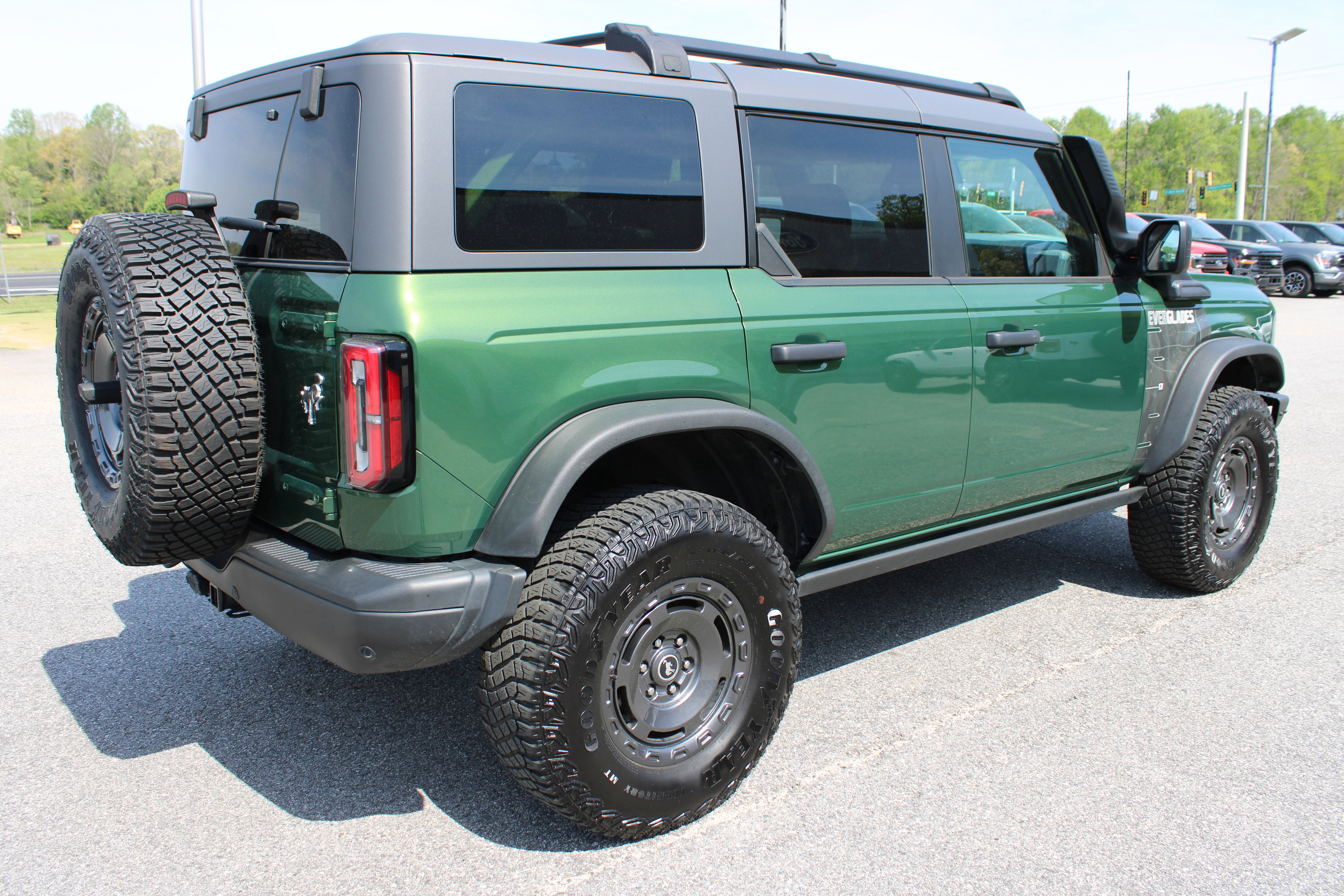 Used 2023 Ford Bronco Everglades image 6