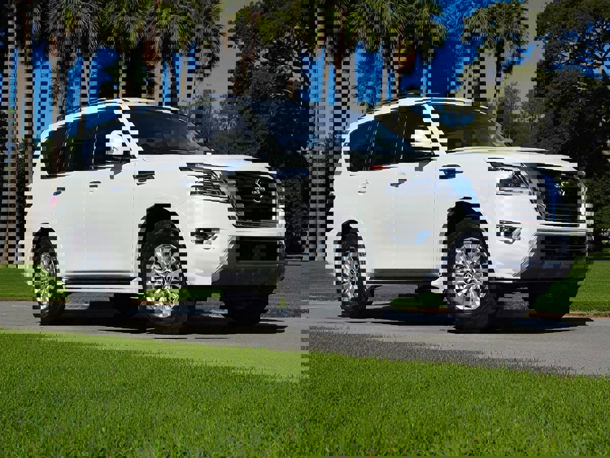 Used 2023 Nissan Armada SV image 2