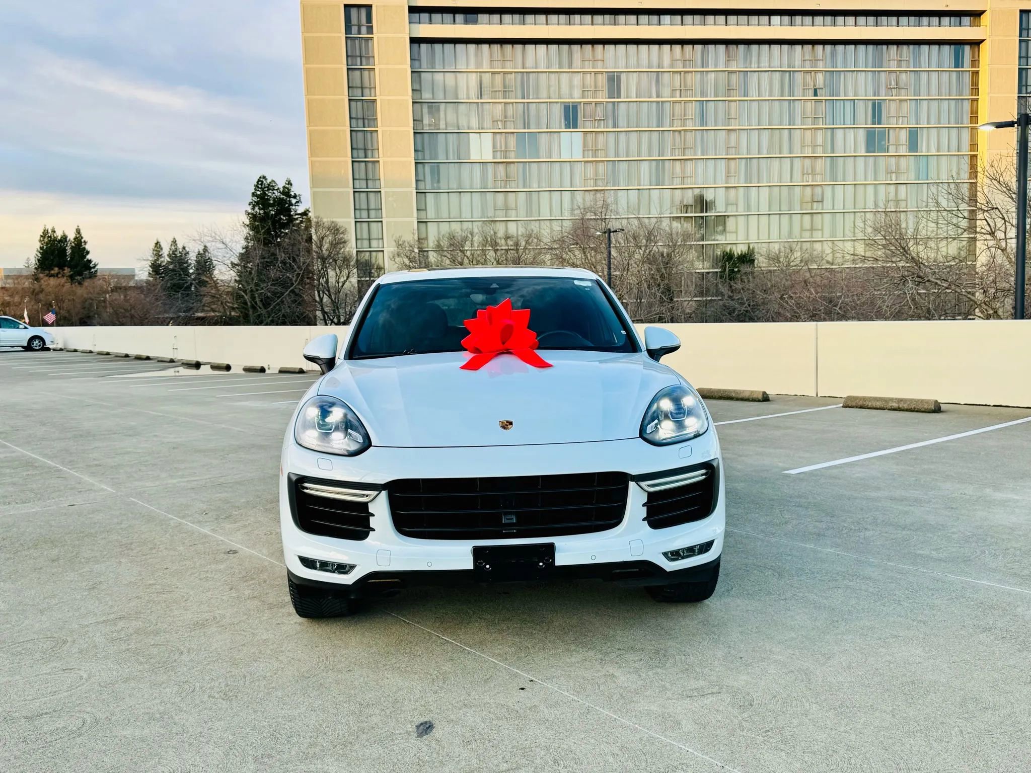 Used 2015 Porsche Cayenne Turbo image 3