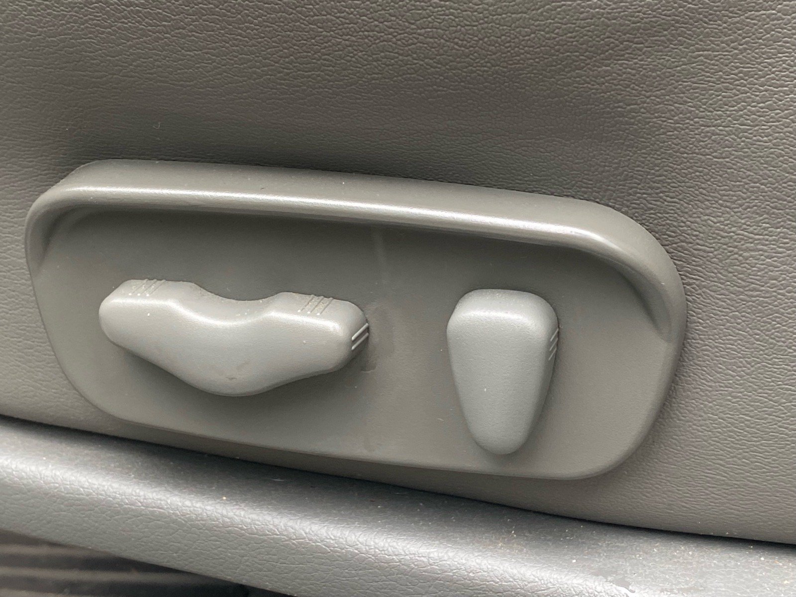 Used 2019 Nissan Frontier SL RWD image 12