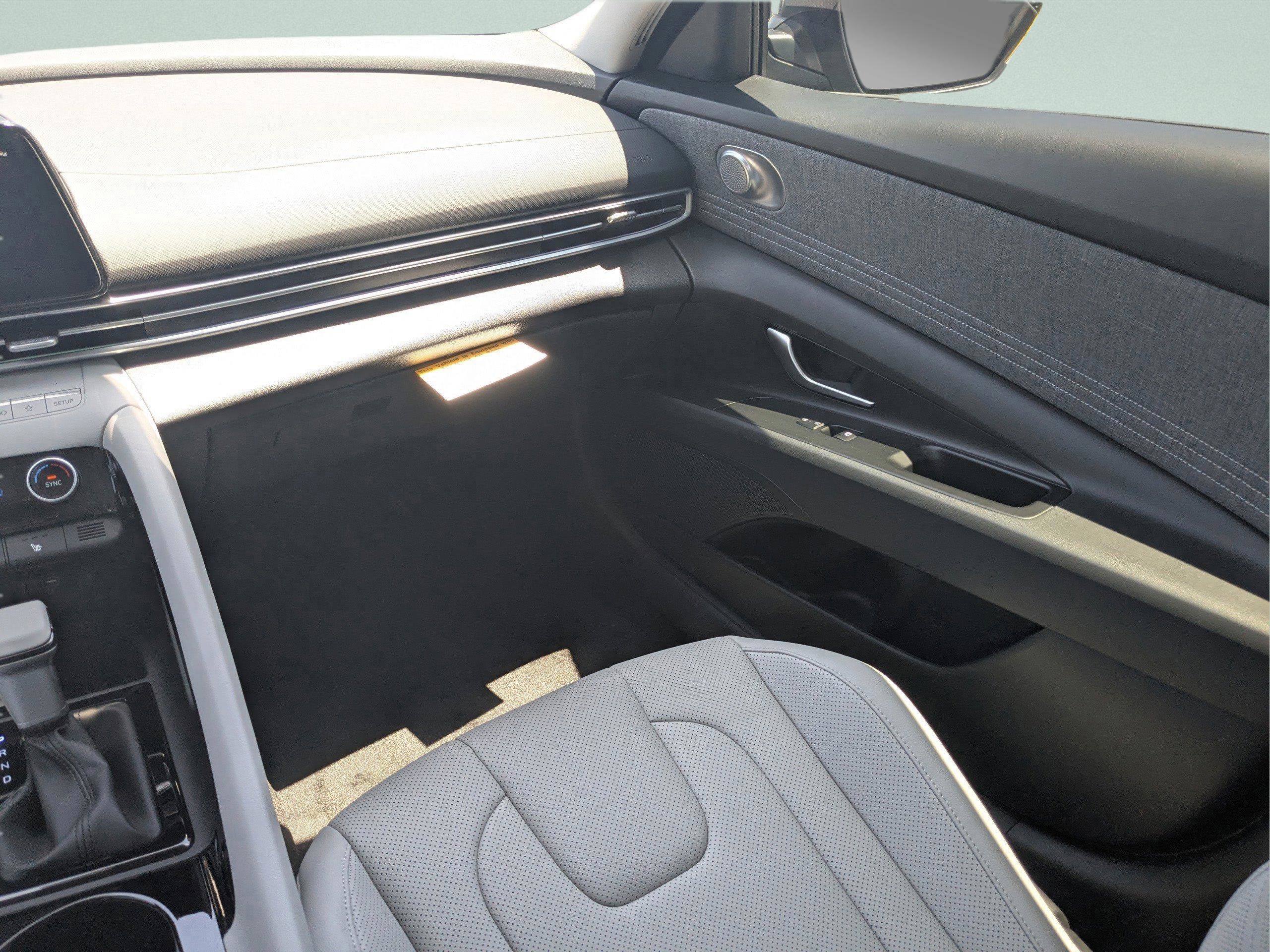 New 2026 Hyundai Elantra Limited FWD image 15