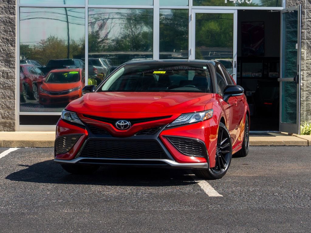 Used 2022 Toyota Camry XSE image 9