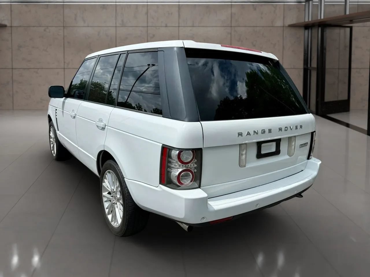 Used 2011 Land Rover Range Rover Autobiography AWD/4WD image 6