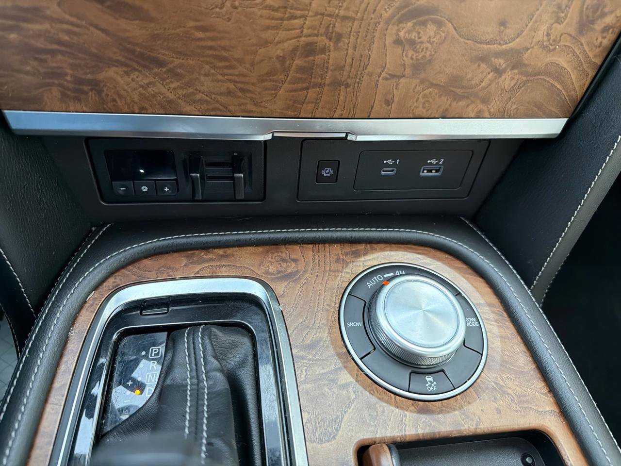 Used 2022 Nissan Armada SL w/ Captain's Chairs Package image 21
