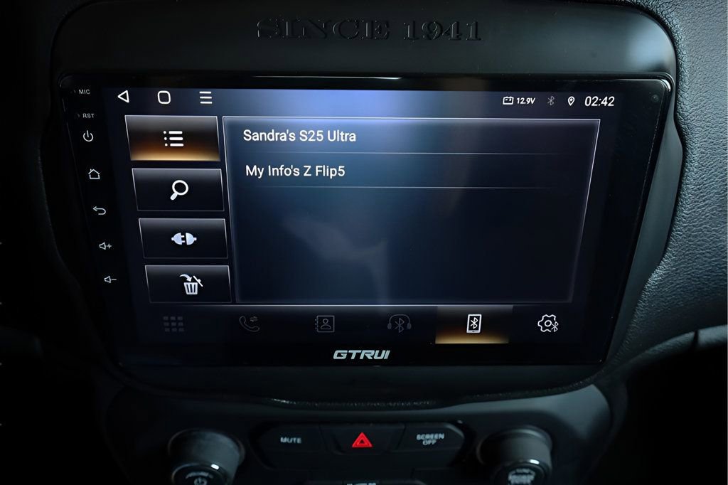 Used 2018 Jeep Renegade Latitude FWD image 22