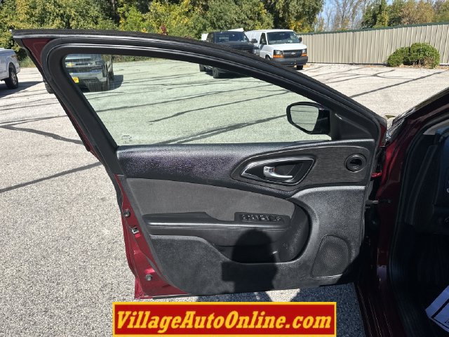 Used 2016 Chrysler 200 Limited FWD image 9
