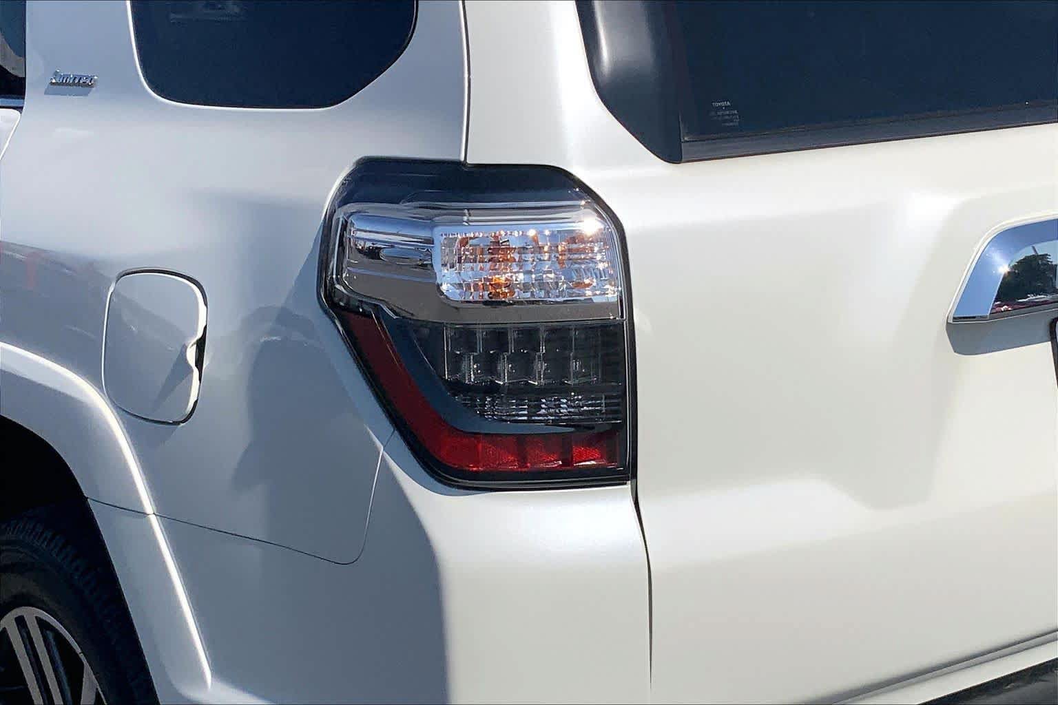 Used 2022 Toyota 4Runner Limited AWD/4WD image 29