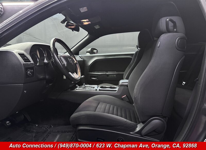 Used 2013 Dodge Challenger SXT RWD image 6