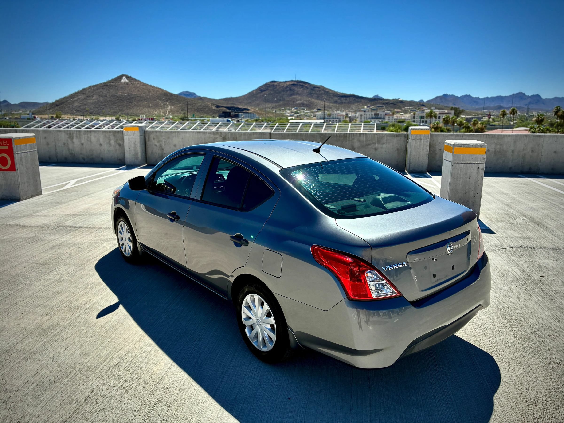 Used 2018 Nissan Versa S FWD image 7