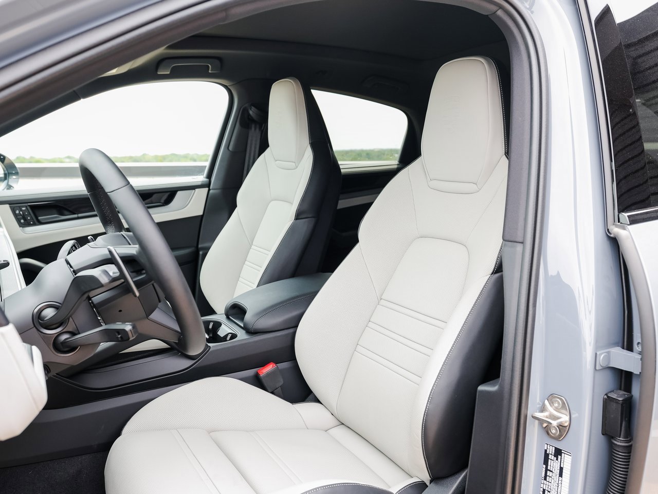 New 2025 Porsche Cayenne E-Hybrid Coupe image 5