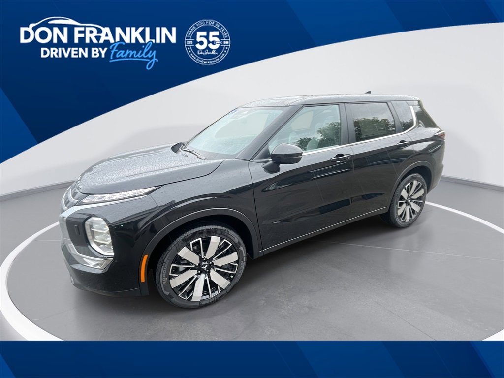 New 2025 Mitsubishi Outlander SE image 1