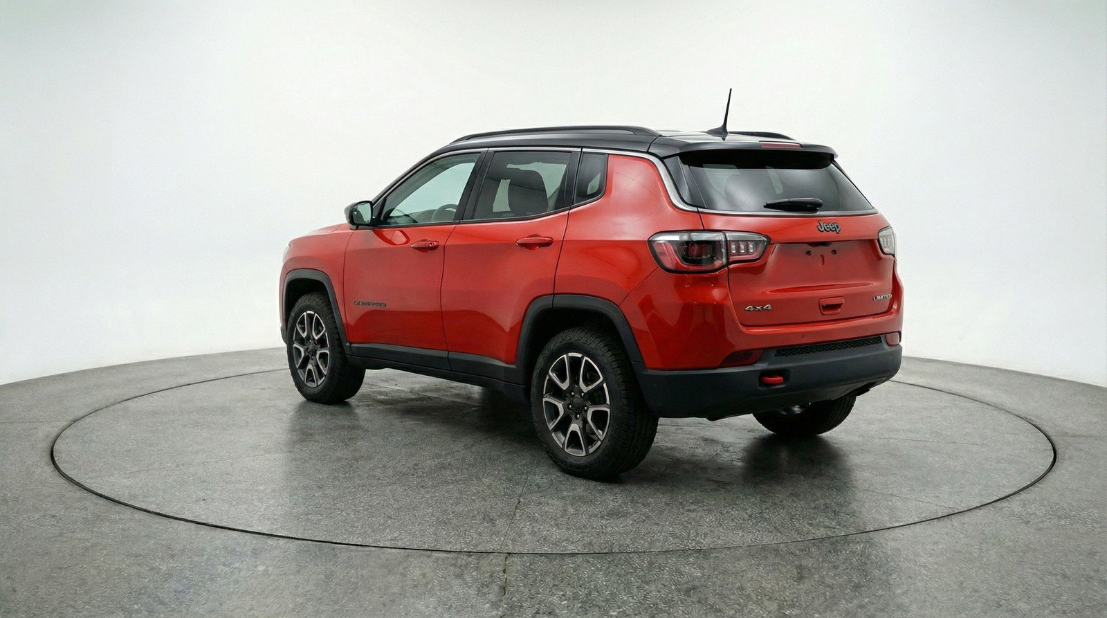 Used 2025 Jeep Compass Trailhawk AWD/4WD image 6