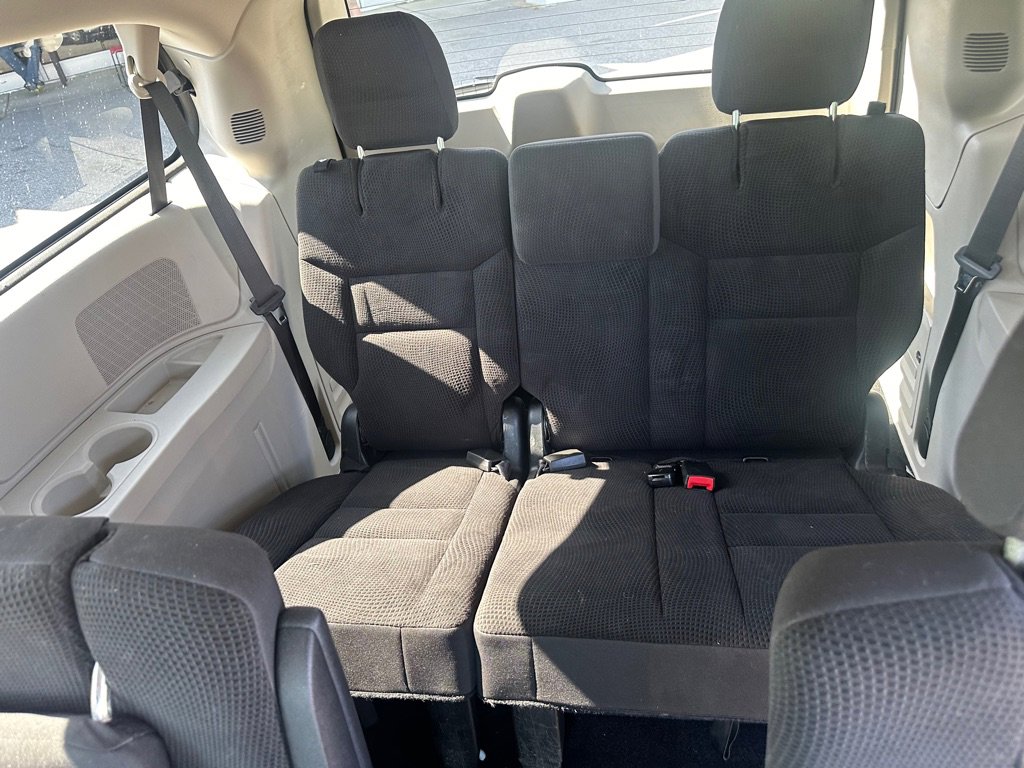 Used 2019 Dodge Grand Caravan SE w/ UConnect Hands-Free Group image 20