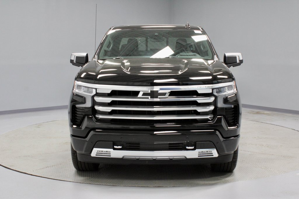 Used 2025 Chevrolet Silverado 1500 High Country w/ Technology Package image 8
