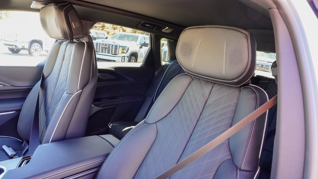 New 2027 Cadillac Lyriq Signature Sport RWD image 11