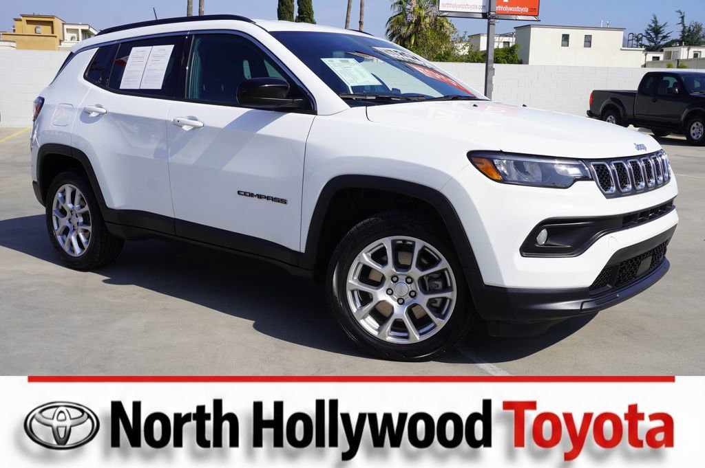 Used 2023 Jeep Compass Latitude image 1