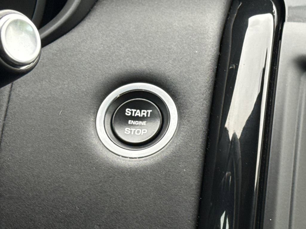 Used 2019 Land Rover Discovery SE AWD/4WD image 27