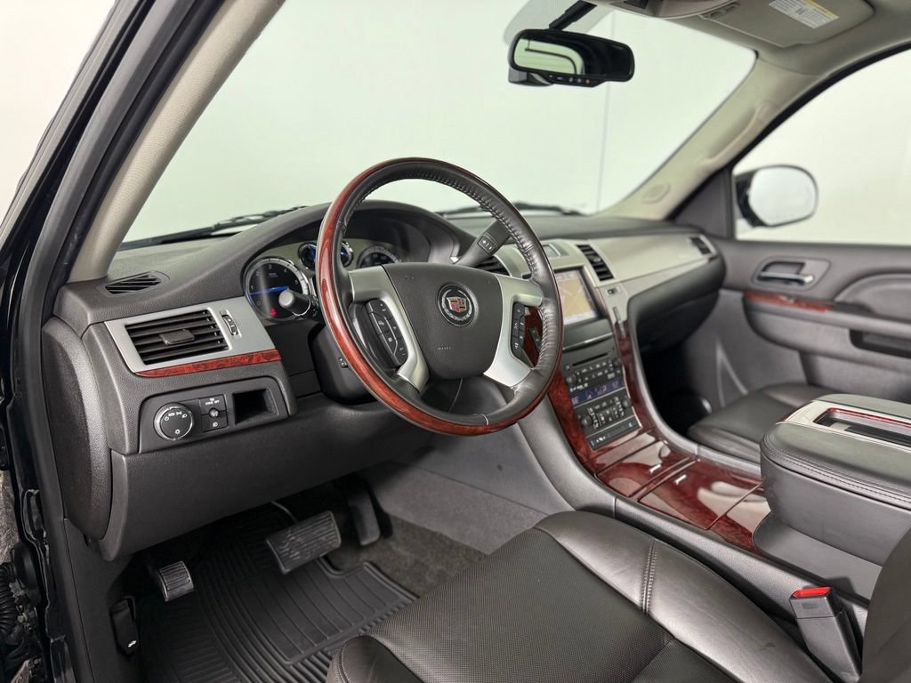 Used 2013 Cadillac Escalade EXT Premium AWD/4WD image 4
