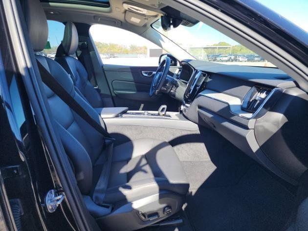 Certified 2025 Volvo XC60 B5 Plus image 9