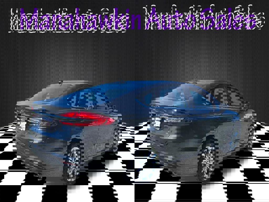 Used 2017 Ford Fusion SE w/ Fusion SE Technology Package image 3