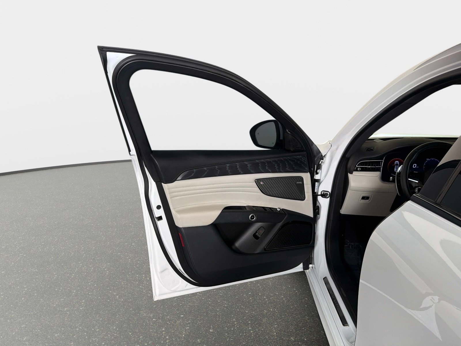 Used 2023 Maserati Grecale Modena AWD/4WD image 38