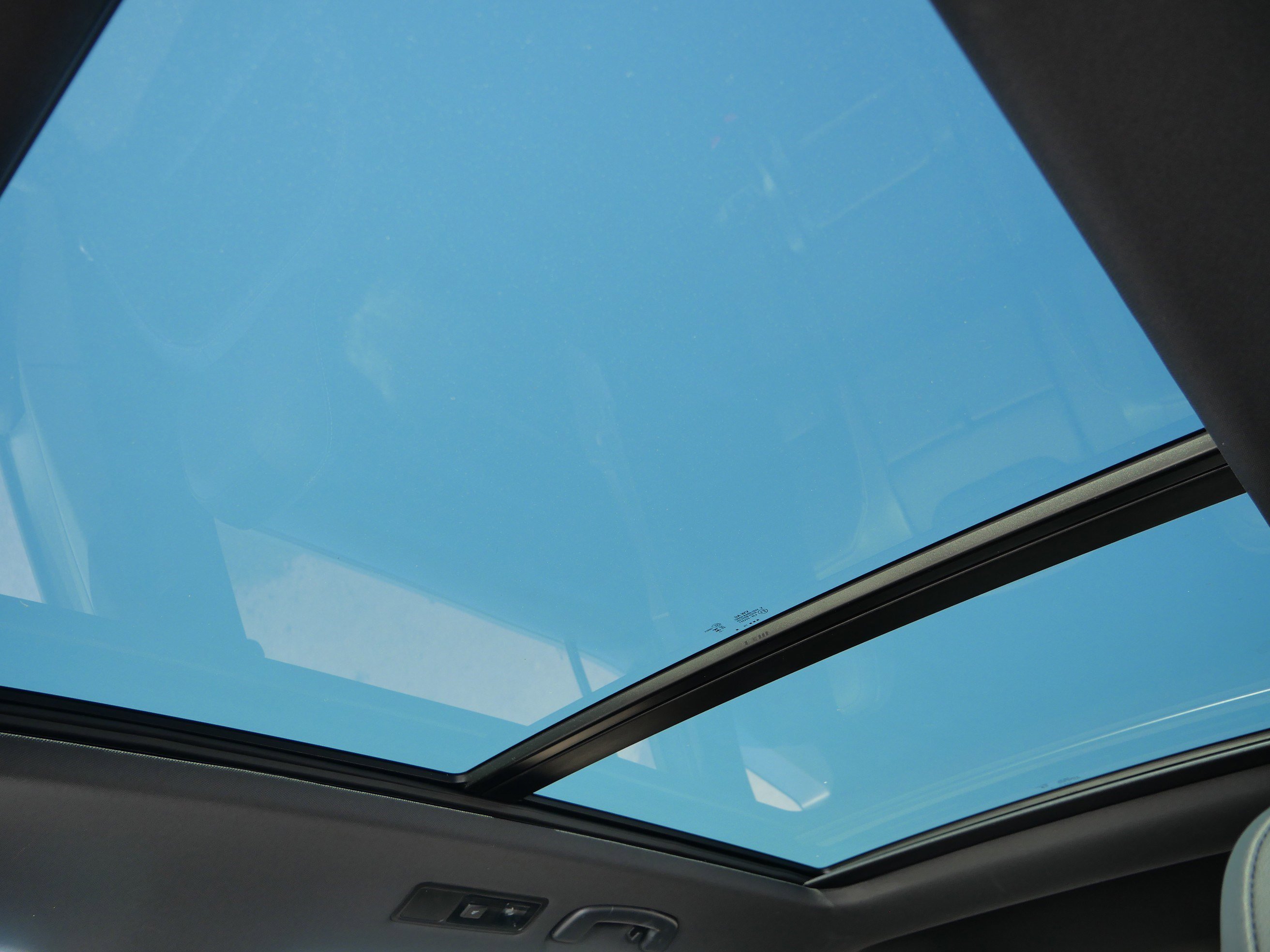 Certified 2023 Volkswagen Tiguan SE R-Line image 34