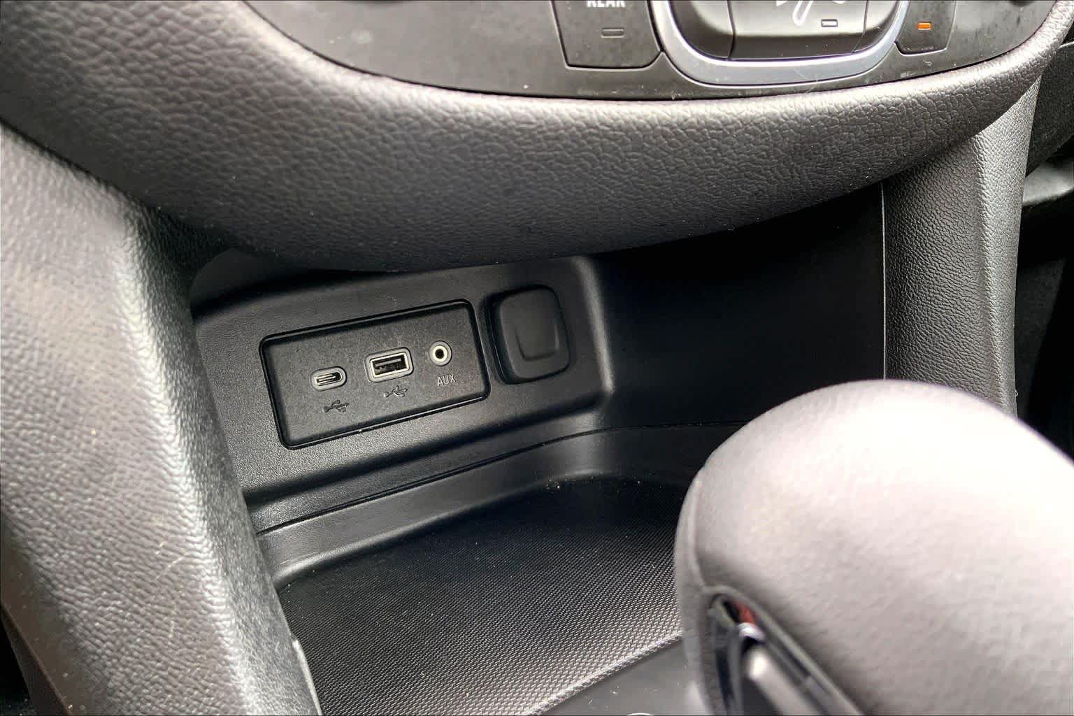 Used 2023 Chevrolet Equinox LT FWD image 35